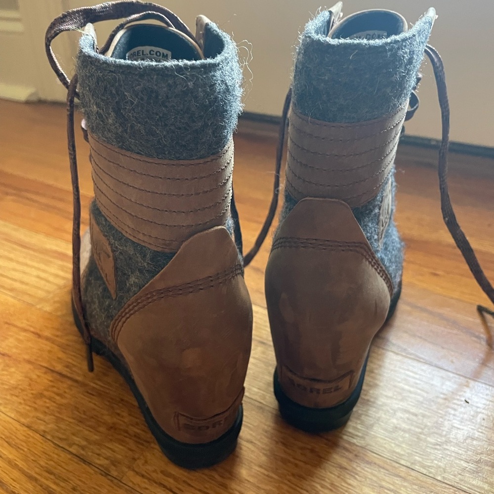 Sorel boots - Picture 2 of 3
